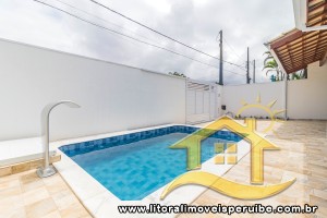 Casa - Térrea com 4 dormitórios (sendo 2 suite(s)) a 100,00 metros praia.