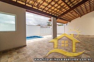 Casa - Térrea com 4 dormitórios (sendo 2 suite(s)) a 100,00 metros praia.