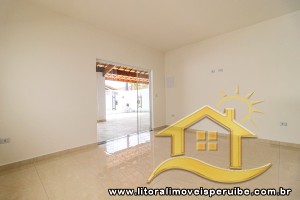 Casa - Térrea com 4 dormitórios (sendo 2 suite(s)) a 100,00 metros praia.