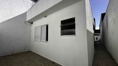 Casa - Térrea com 3 quartos (sendo 1 suite(s)) a 950,00 metros praia.