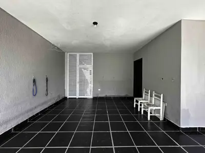 Casa - Sobrado com 5 quartos (sendo 2 suite(s)) a 0,00 metros praia.