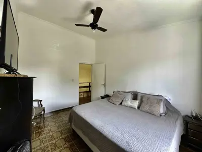 Casa - Sobrado com 5 quartos (sendo 2 suite(s)) a 0,00 metros praia.