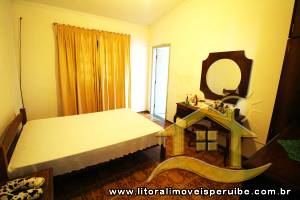 Casa - Sobrado com 5 quartos (sendo 2 suite(s)) a 0,00 metros praia.