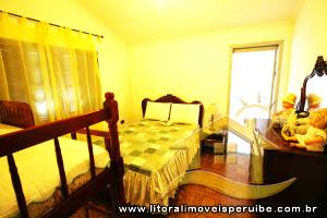 Casa - Sobrado com 5 quartos (sendo 2 suite(s)) a 0,00 metros praia.