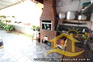 Casa - Sobrado com 5 quartos (sendo 2 suite(s)) a 0,00 metros praia.