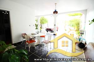 Casa - Sobrado com 5 quartos (sendo 2 suite(s)) a 0,00 metros praia.