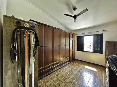 Casa - Sobrado com 5 quartos (sendo 2 suite(s)) a 0,00 metros praia.