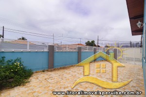 Casa para venda no bairro 67, em Peruíbe / SP.