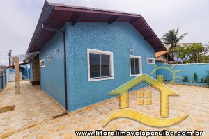 Casa para venda no bairro 67, em Peruíbe / SP.