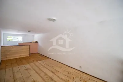 Loja - Sala comercial com 0 quartos (sendo 0 suite(s)) a 500,00 metros praia.