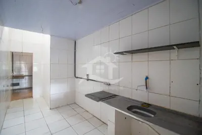 Loja - Sala comercial com 0 quartos (sendo 0 suite(s)) a 500,00 metros praia.