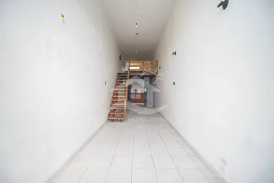 Loja - Sala comercial com 0 quartos (sendo 0 suite(s)) a 500,00 metros praia.
