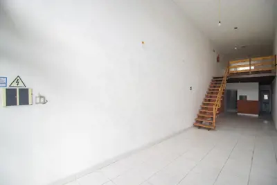 Loja - Sala comercial com 0 quartos (sendo 0 suite(s)) a 500,00 metros praia.