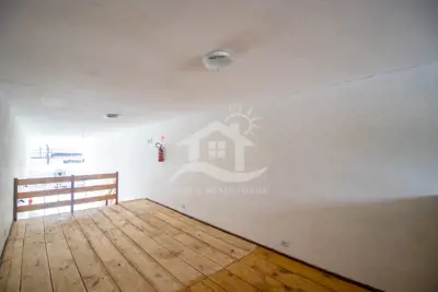 Loja - Sala comercial com 0 quartos (sendo 0 suite(s)) a 500,00 metros praia.
