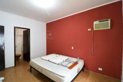 Casa - Térrea com 3 quartos (sendo 1 suite(s)) a 800 metros praia.