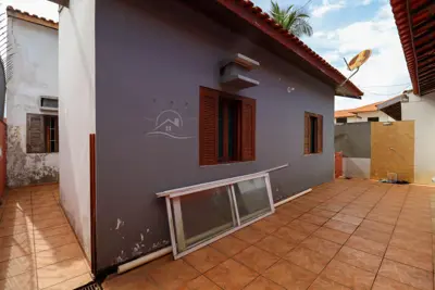 Casa - Térrea com 3 quartos (sendo 1 suite(s)) a 800 metros praia.