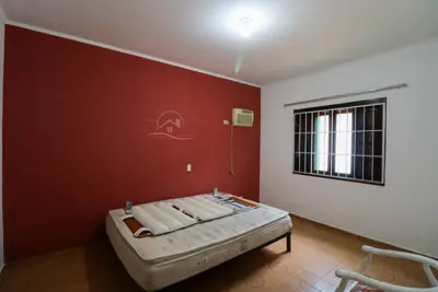 Casa - Térrea com 3 quartos (sendo 1 suite(s)) a 800 metros praia.