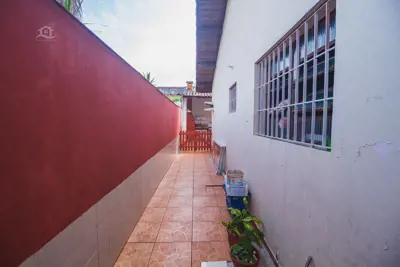 Casa - Térrea com 3 dormitórios (sendo 1 suite(s)) a 0,00 metros praia.