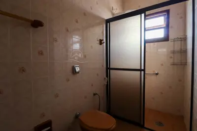 Casa - Térrea com 3 quartos (sendo 1 suite(s)) a 800 metros praia.