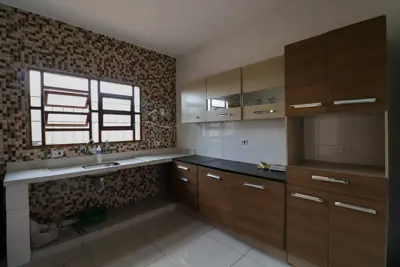 Casa - Térrea com 3 quartos (sendo 1 suite(s)) a 800 metros praia.