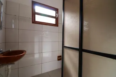 Casa - Térrea com 3 quartos (sendo 1 suite(s)) a 800 metros praia.