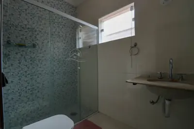 Casa - Térrea com 3 quartos (sendo 1 suite(s)) a 800 metros praia.