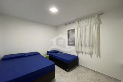 Apartamento - Amplo com 2 dormitórios (sendo 0 suite(s)) a 2,00 metros praia.