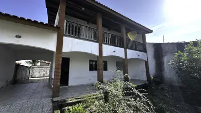 Casa - Sobrado com 4 quartos (sendo 2 suite(s)) a 0,00 metros praia.