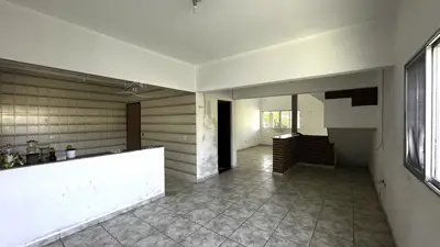 Casa - Sobrado com 4 quartos (sendo 2 suite(s)) a 0,00 metros praia.