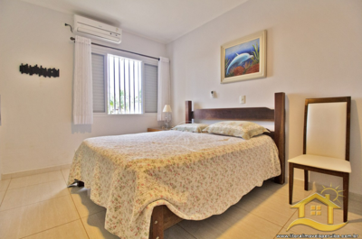 Casa - Sobrado com 7 dormitórios (sendo 7 suite(s)) a 750,00 metros praia.