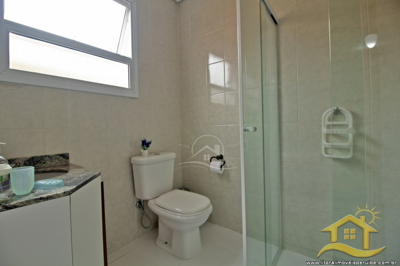 Casa - Sobrado com 7 dormitórios (sendo 7 suite(s)) a 750,00 metros praia.