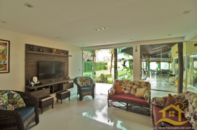 Casa - Sobrado com 7 dormitórios (sendo 7 suite(s)) a 750,00 metros praia.