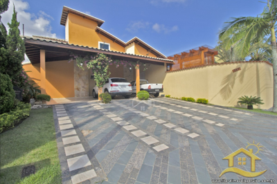 Casa - Sobrado com 7 dormitórios (sendo 7 suite(s)) a 750,00 metros praia.
