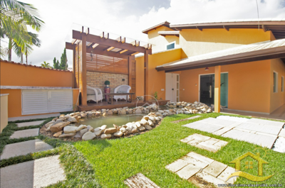 Casa - Sobrado com 7 dormitórios (sendo 7 suite(s)) a 750,00 metros praia.