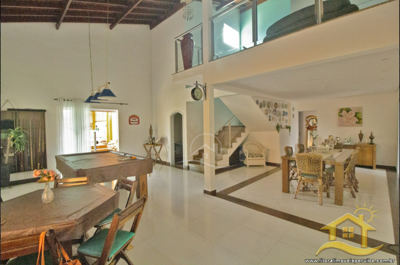 Casa - Sobrado com 7 dormitórios (sendo 7 suite(s)) a 750,00 metros praia.