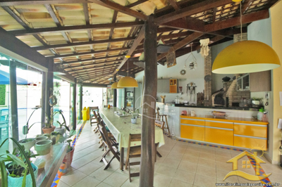 Casa - Sobrado com 7 dormitórios (sendo 7 suite(s)) a 750,00 metros praia.