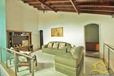 Casa - Sobrado com 7 dormitórios (sendo 7 suite(s)) a 750,00 metros praia.