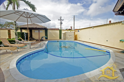 Casa - Sobrado com 7 dormitórios (sendo 7 suite(s)) a 750,00 metros praia.