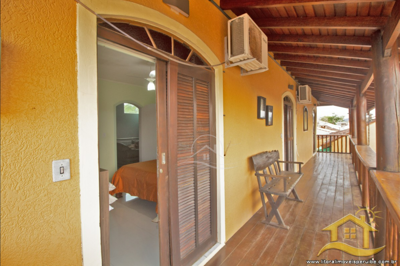 Casa - Sobrado com 7 dormitórios (sendo 7 suite(s)) a 750,00 metros praia.