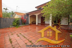 Casa para venda no bairro 21, em Peruíbe / SP.