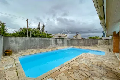 Casa - Mezanino com 3 dormitórios (sendo 1 suite(s)) a 600,00 metros praia.