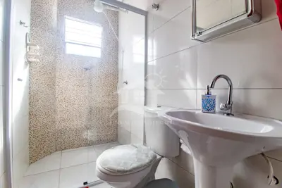 Casa - Sobreposta / baixo com 2 dormitórios (sendo 0 suite(s)) a 3000,00 metros praia.