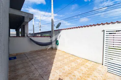 Casa - Sobreposta / baixo com 2 dormitórios (sendo 0 suite(s)) a 3000,00 metros praia.
