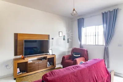 Casa - Sobreposta / baixo com 2 dormitórios (sendo 0 suite(s)) a 3000,00 metros praia.