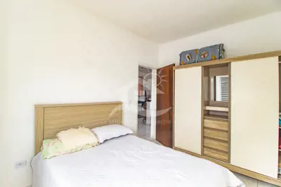 Casa - Sobreposta / baixo com 2 dormitórios (sendo 0 suite(s)) a 3000,00 metros praia.