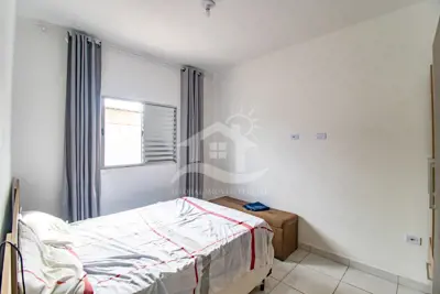 Casa - Sobreposta / baixo com 2 dormitórios (sendo 0 suite(s)) a 3000,00 metros praia.