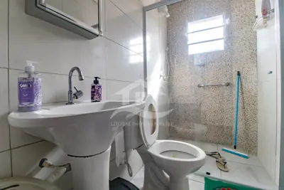 Casa - Sobreposta / baixo com 2 dormitórios (sendo 0 suite(s)) a 3000,00 metros praia.