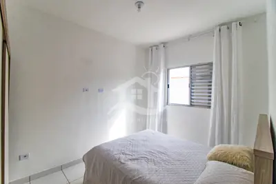 Casa - Sobreposta / baixo com 2 dormitórios (sendo 0 suite(s)) a 3000,00 metros praia.