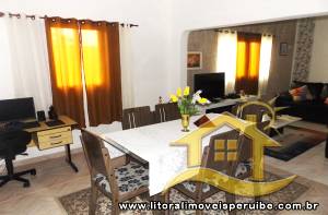 Casa - Mezanino com 3 dormitórios (sendo 1 suite(s)) a 1200,00 metros praia.