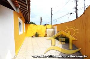 Casa - Mezanino com 3 dormitórios (sendo 1 suite(s)) a 1200,00 metros praia.